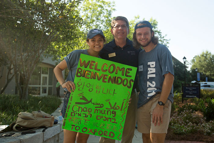 Dean Douglas Hicks poses with student volunteers on Move-In Day.