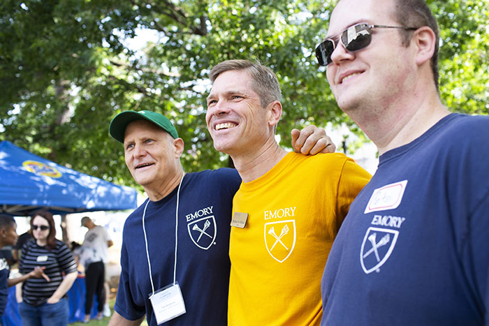 Emory College Dean Elliott poses with Emory staff members helping students move in