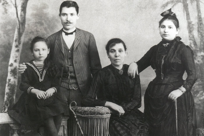 A black and white family photo of the Sephardic family