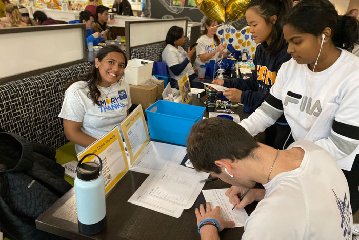 Students at Oxford sign thank you cards to donors