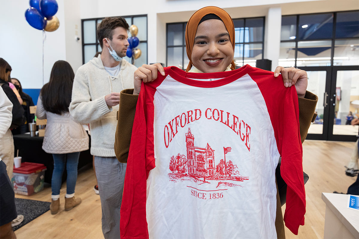 student with Oxford College t-shirt