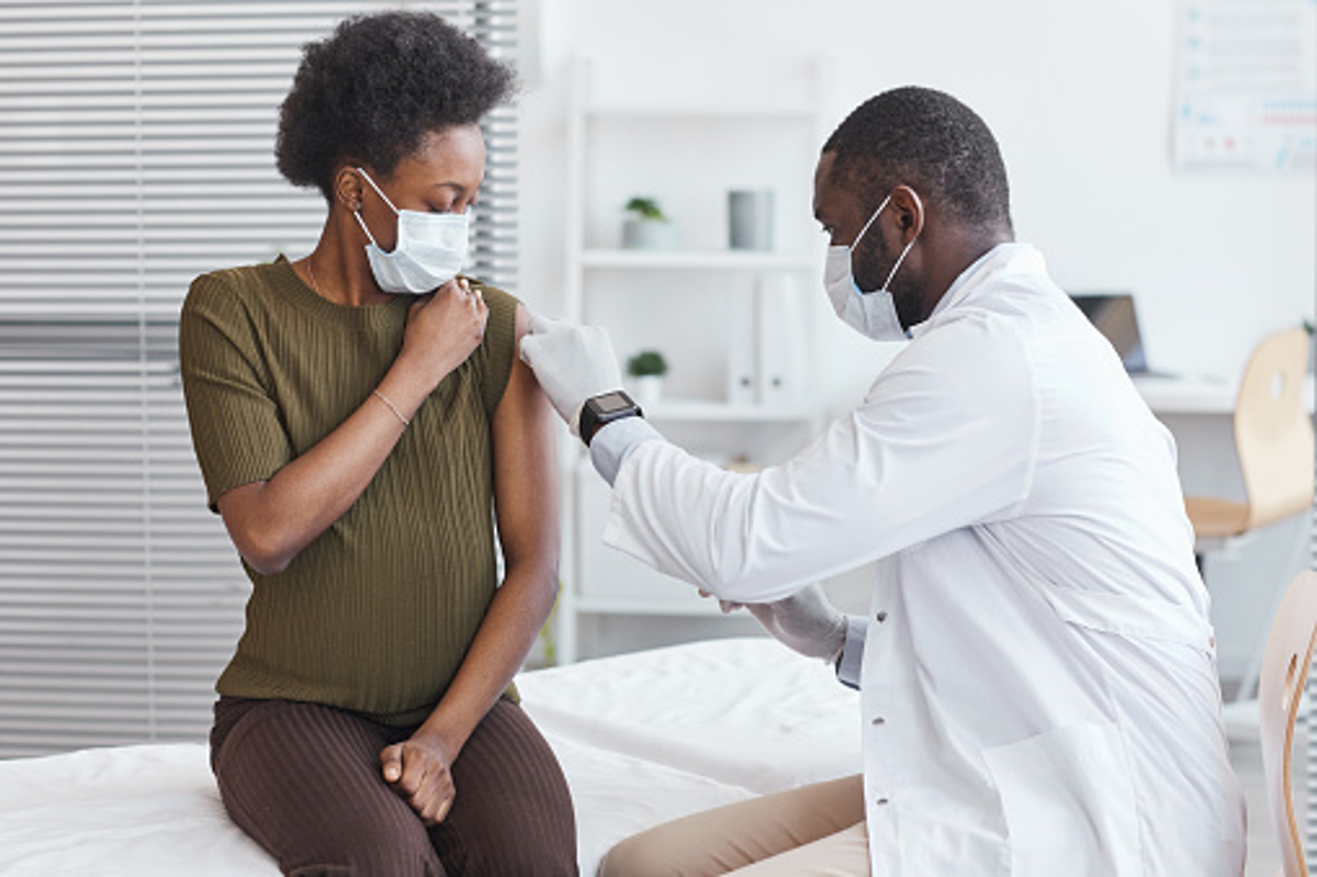 Black pregnant woman getting vaccine 